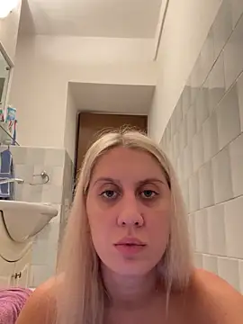 GinaHernandez webcam show