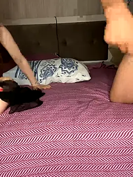 true2_couple's Webcam Show