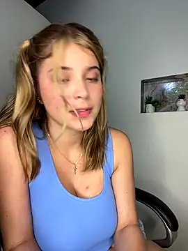 _Alice_1's Webcam Show
