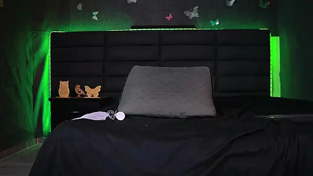 kathieandpovcock1's Webcam Show