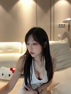 Uizzzqvq3's Webcam Show