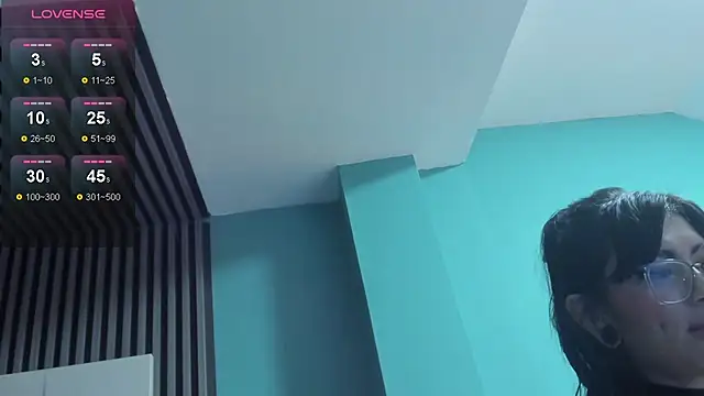 MiaDevine_1's Webcam Show