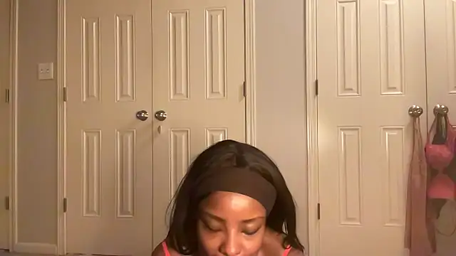 Peachyz69's Webcam Show