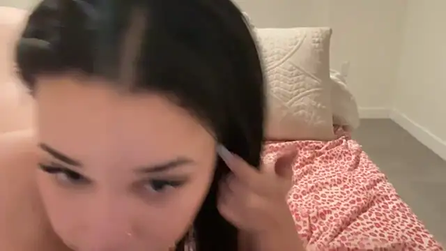 sweetgirl4everr's Webcam Show