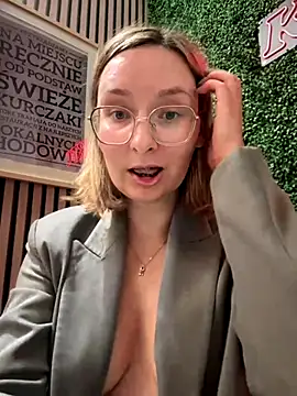 The_Snowwhitee's Live Sex Cam Show