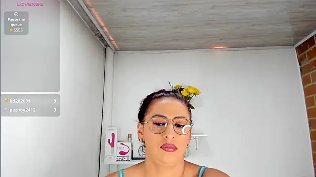 rukminilatin's Webcam Show