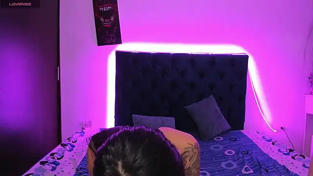 Latinas_Squirt Pertunjukan Kamera Seks Langsung