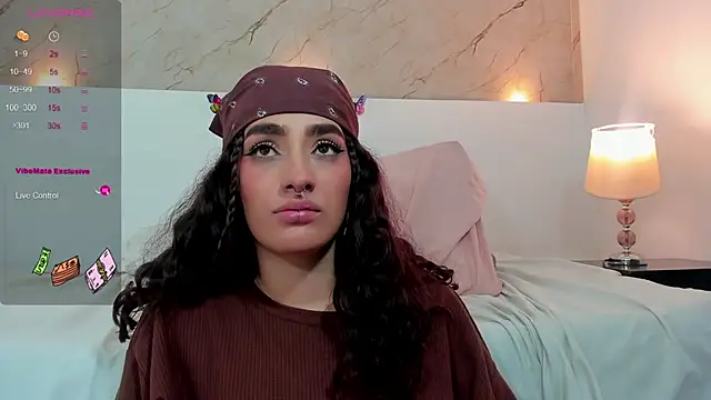 Ella_Flame1's Webcam Show