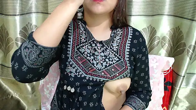 Miss_sanaaa's Webcam Show