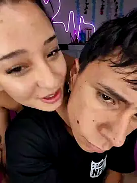 Alissa_and_james' Webcam Show