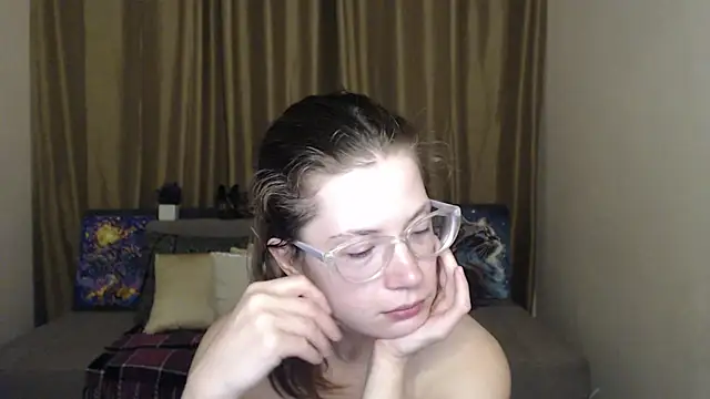 Alicia_redfollow's Webcam Show
