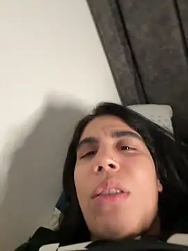 Cuteandhornyy's Webcam Show