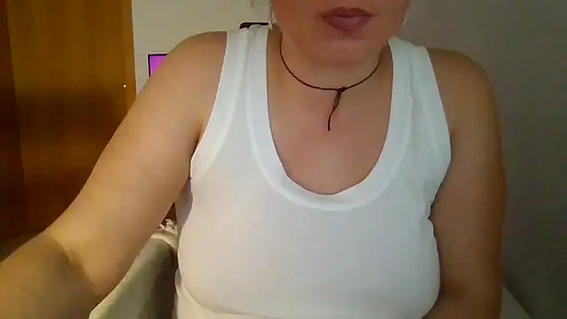 MiraCaramel's Webcam Show
