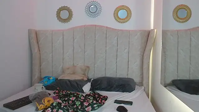 luna_starr69's Webcam Show