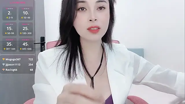 Qwi-V1's Webcam Show