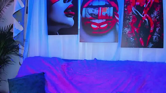 world_of_heroes' Webcam Show