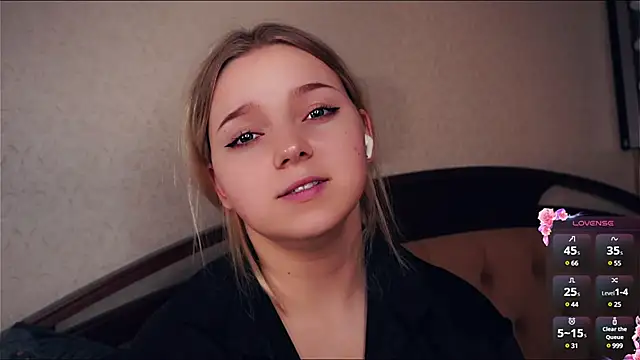 ZaraCreedon's Webcam Show