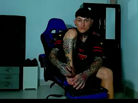 Sexy_BOY_Tatoo's Webcam Show