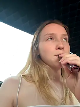 EmilyMood's Webcam Show
