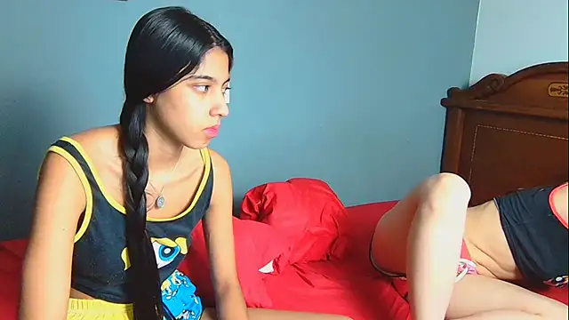 strawberrymia68's Webcam Show