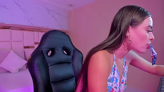 shaina_vasquez's Webcam Show