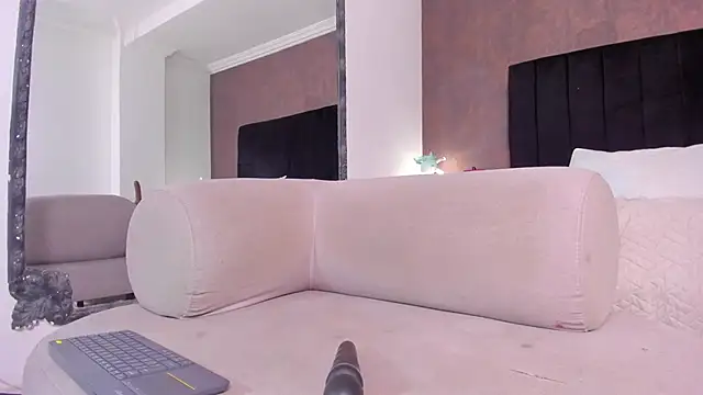 Rianamanson's Webcam Show
