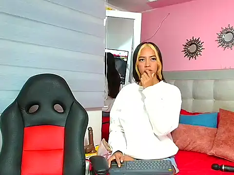 luisa_moon1_'s Webcam Show