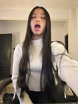 aly_golden_'s Webcam Show