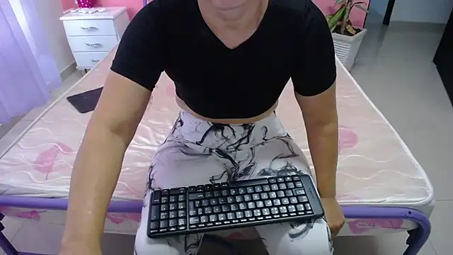 noalucia webkamerás műsora