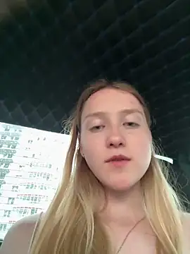 EmilyMood's Webcam Show