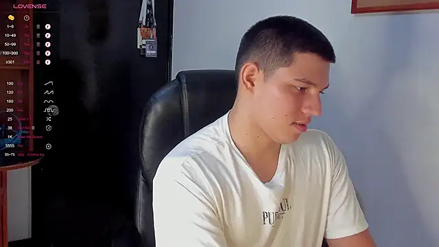 JamesCr_'s Webcam Show