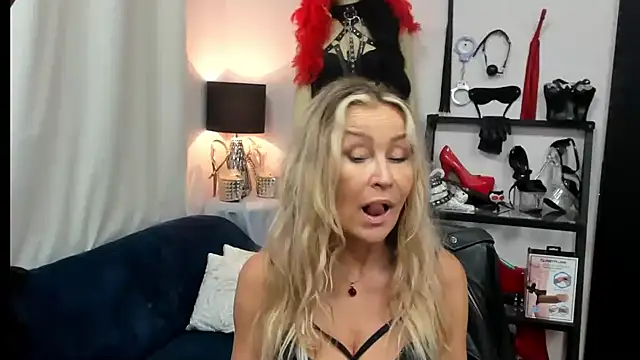 crystaLUX's Webcam Show