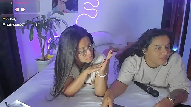 Dilan_and_Mia's Webcam Show