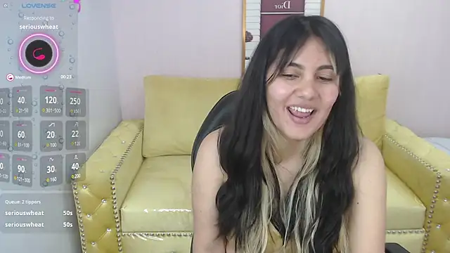 Lia_hank13_ch's Webcam Show
