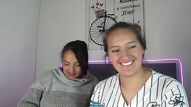sharon_and_kloee's Webcam Show