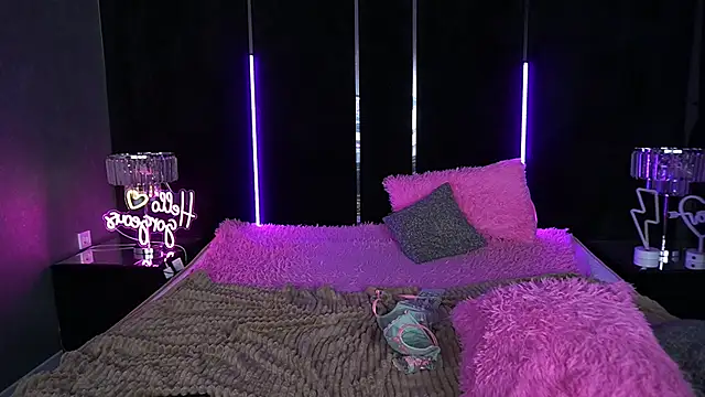 LylaYeess' Webcam Show