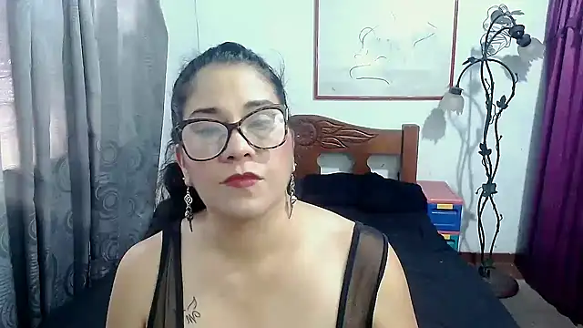 Mistresskloe01's Webcam Show