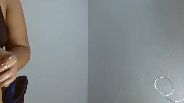 lucy_hairypussy83's Webcam Show