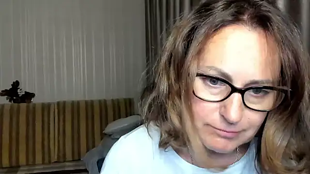 lauraoven's Live Sex Cam Show