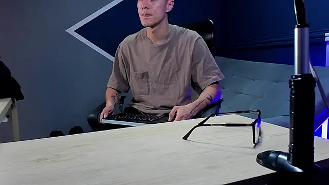etham_wolf_'s Webcam Show