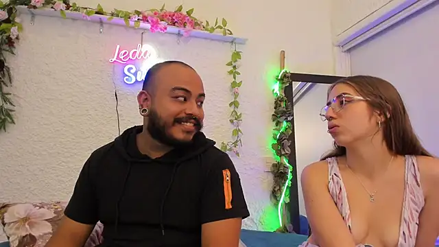leda_swan's Live Sex Cam Show