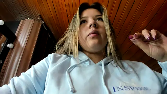 LinaBrowm's Live Sex Cam Show