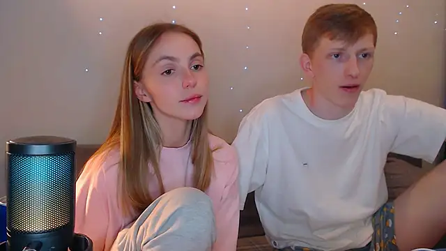 juliaanddima's Live Sex Cam Show