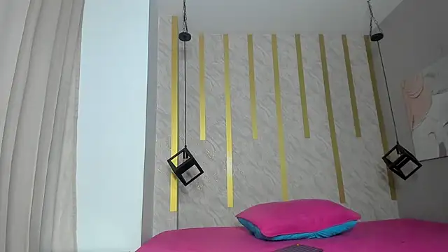 Abril_Hillss' Live Sex Cam Show