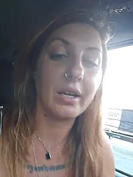 SheIsSomething's Live Sex Cam Show