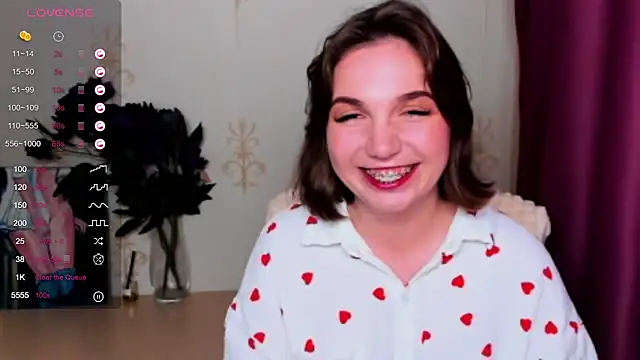 KindHazelHere_'s Webcam Show