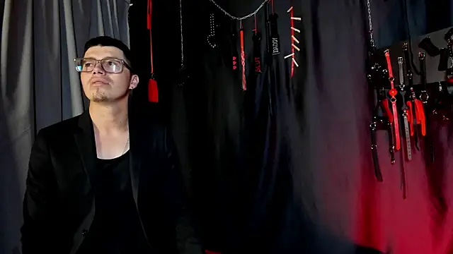 Loana_bastian_bdsm's Webcam Show