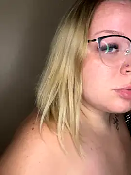 Blondiee_x webcam show