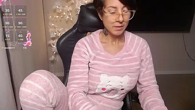 Lili_Cruz38's Webcam Show