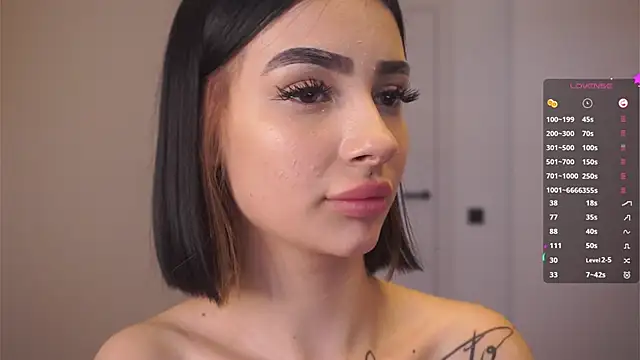 ChanelKnows' Webcam Show